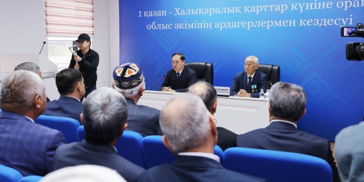 Қарашөкеев жамбылдық ардагерлерді қарттар күнімен құттықтады