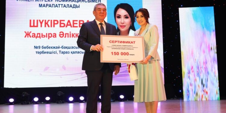 Жамбылдық ұстаздарға құрмет көрсетілді