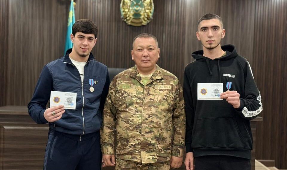 Таразда өрт кезінде ерлік көрсеткен батырлар марапатталды