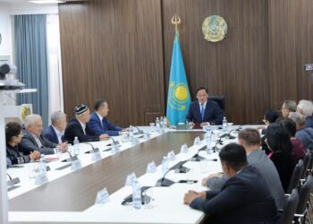 Қарашөкеев өңірлік ҚХА кеңесінің кеңейтілген отырысына қатысты