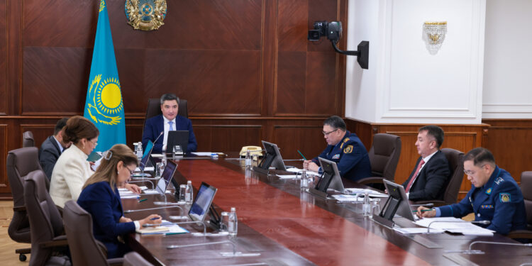 Бектенов Нашақорлықтың алдын алу және есірткі қылмысына қарсы іс-қимыл жөніндегі республикалық штаб отырысын өткізді