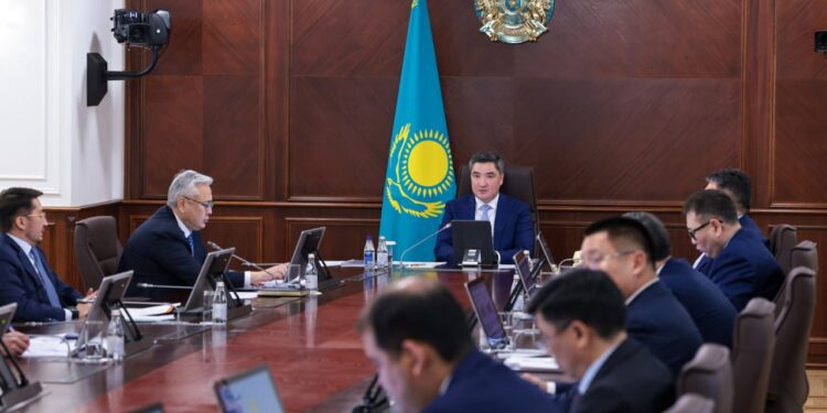 Бектенов отандық өндірушілер үшін таңбалауды жеңілдету тапсырды