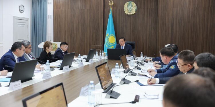 Жамбыл облысында жасөспірімдер арасындағы құқықбұзушылық пен суицидтің алдын алу мәселесі талқыланды
