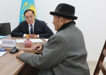 «Халық үніне құлақ асатын мемлекет»: Ербол Қарашөкеев кезекті рет азаматтарды қабылдады