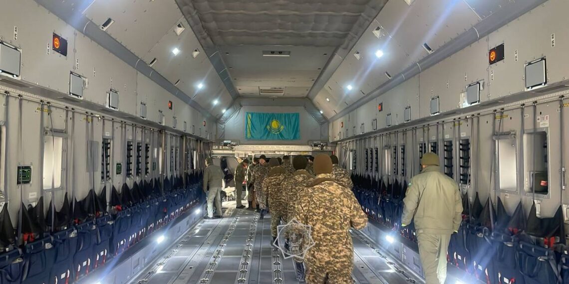 Жер сілкінісі: Қазақстан Ауғанстанға гуманитарлық жүк жіберді