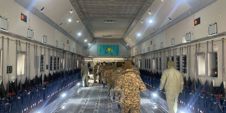 Жер сілкінісі: Қазақстан Ауғанстанға гуманитарлық жүк жіберді