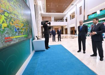 Мемлекет басшысы ауыл шаруашылығындағы цифрлық шешімдер көрмесін аралап көрді
