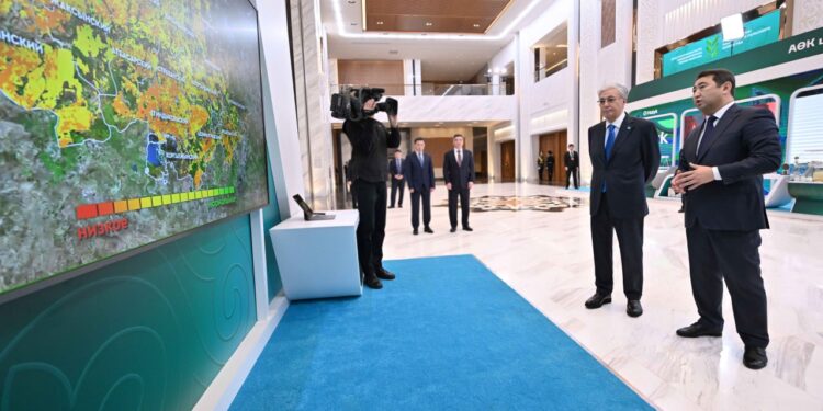 Мемлекет басшысы ауыл шаруашылығындағы цифрлық шешімдер көрмесін аралап көрді