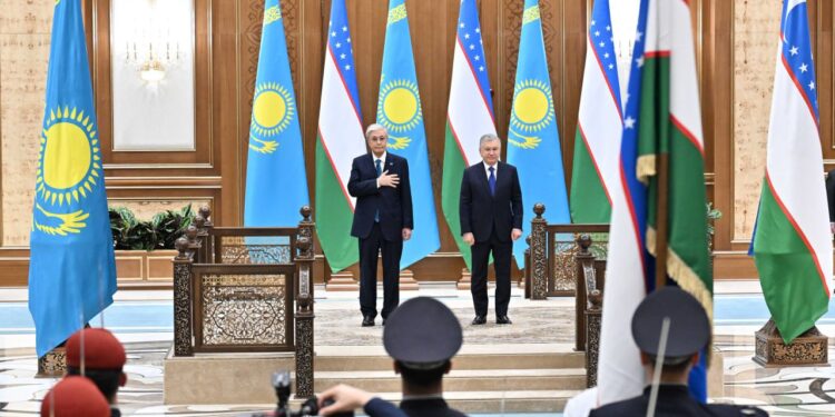 Президент Тоқаевты Ташкентте ресми қарсы алу рәсімі өтті