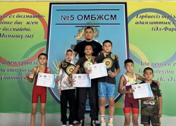 Мектеп спортшылары еркін күрестен топ жарды