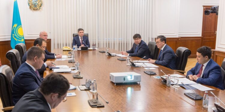 Олжас Бектенов Астана әуежайын дамыту жөнінде кеңес өткізді