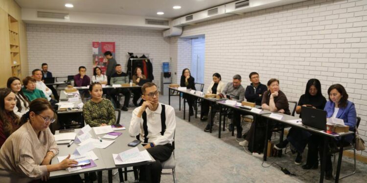 Шымкентте журналистерге цифрлық тренинг өтті