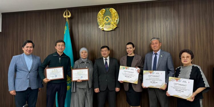ҮЕҰ саласындағы белсенді топтар марапатталды