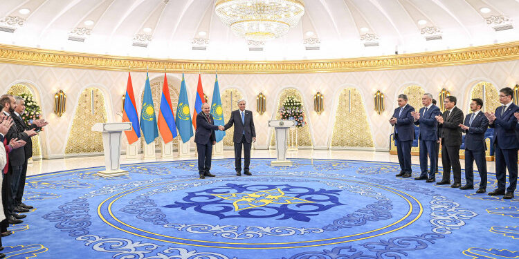 Армения Премьер-министрі «Алтын Қыран» орденімен марапатталды