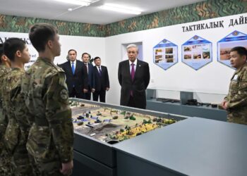 Мемлекет басшысы Тараздағы мамандандырылған әскери мектеп-интернатқа барды