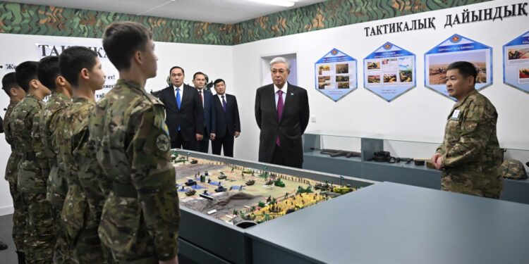Мемлекет басшысы Тараздағы мамандандырылған әскери мектеп-интернатқа барды