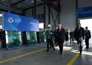 Президент Dala Glass әйнек өндіретін кәсіпорын қызметімен танысты