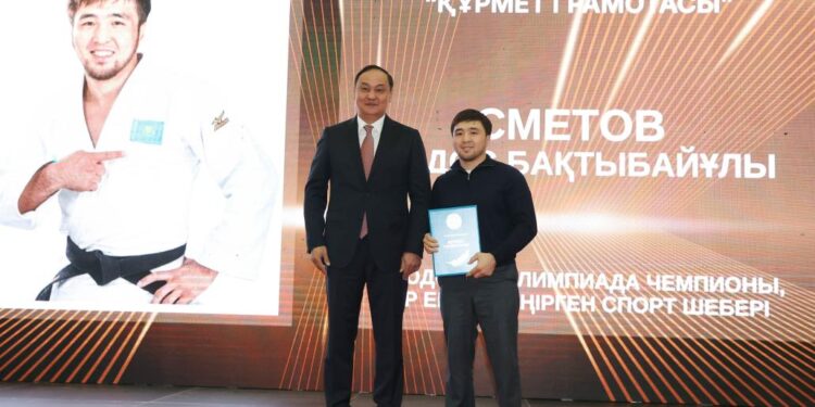 Қарашөкеев спорт саласының үздіктерін марапаттады