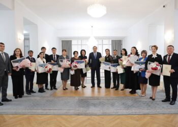 Ербол Қарашөкеев білім саласының үздік ұстаздарын марапаттады