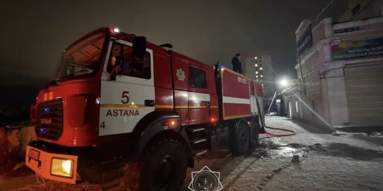 Елордадағы үш қабатты жатақханада өрт шықты