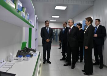 Мемлекет басшысы Жамбыл облысындағы фармкәсіпорындармен танысты