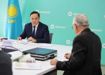 8 жамбылдық Ербол Қарашөкеевтің қабылдауында болды