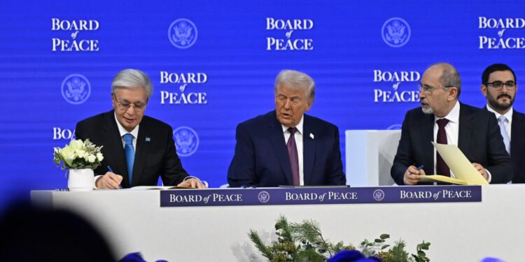Мемлекет басшысы Қасым-Жомарт Тоқаев АҚШ Президенті Дональд Трамптың бастамасымен құрылған Бейбітшілік кеңесінің Жарғысына қол қойды