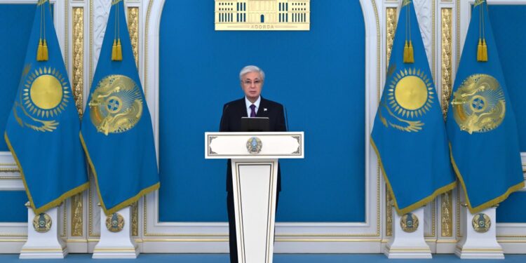 Президент Қысқы Олимпиада ойындары мен Паралимпиадаға қатысатын ұлттық құрама мүшелеріне Мемлекеттік туды тапсырды