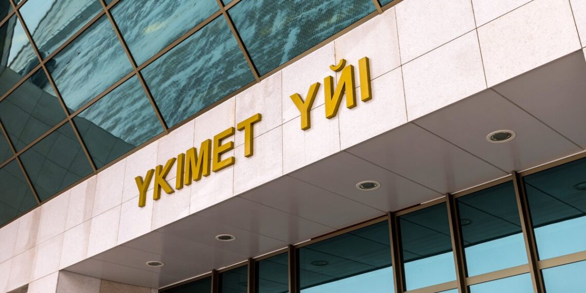 2026 жылы Қазақстанда медицина қызметкерлерінің еңбек ақысы көтеріледі және құқықтық қорғалуы күшейтіледі