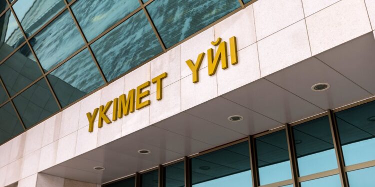 2026 жылы Қазақстанда медицина қызметкерлерінің еңбек ақысы көтеріледі және құқықтық қорғалуы күшейтіледі