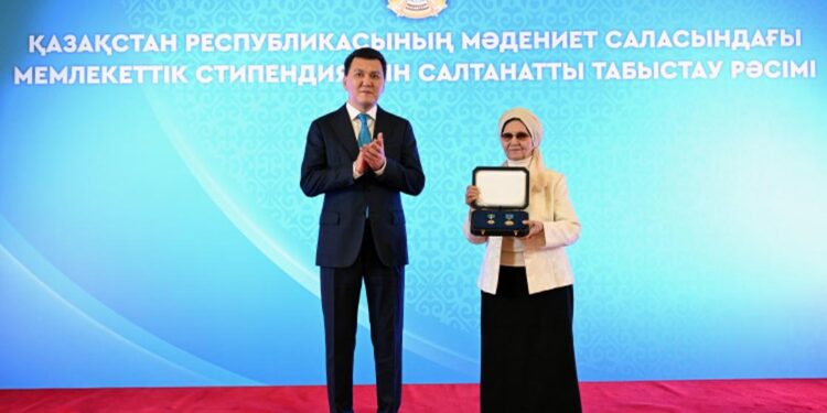 Бауыржан Момышұлының туыстарына Алтын жұлдыз бен «Отан» ордені тапсырылды