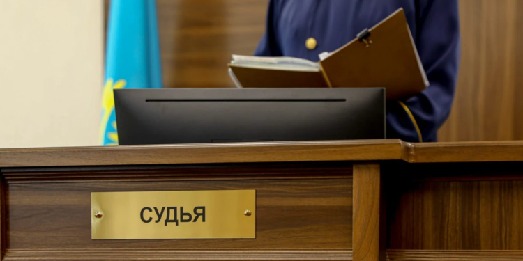 Шуда марихуана сатпақ болғандар 11 жылға сотталды