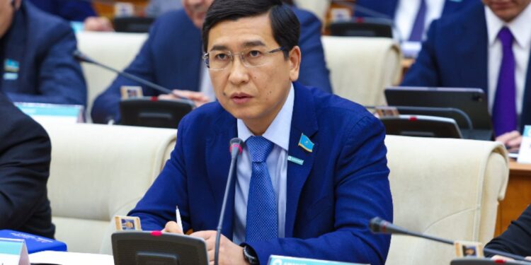Қазақстан Республикасының Конституциясына қатысты депутат үндеуі