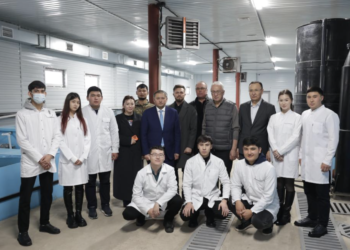 Ғылым мен өндіріс интеграциясы: Саясат Нұрбек Тараздағы университеттің балық зауытымен танысты