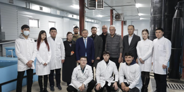 Ғылым мен өндіріс интеграциясы: Саясат Нұрбек Тараздағы университеттің балық зауытымен танысты