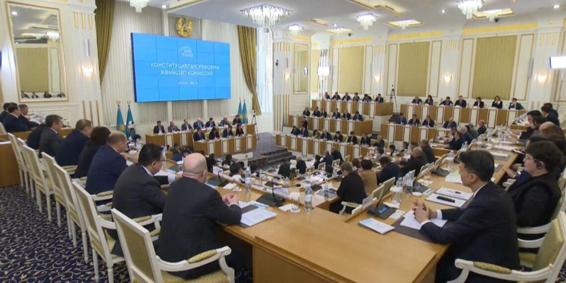 Конституциялық комиссияның құрамы