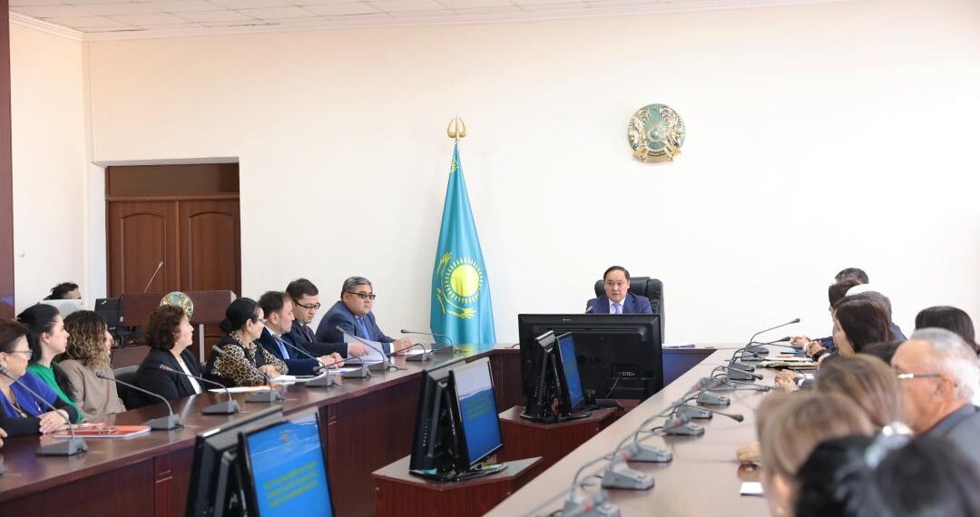 Облыс әкімі Дулати университетінің ұжымымен жаңа Ата Заң жобасын талқылады