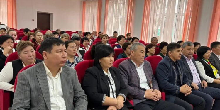 Жамбылдық ұстаздармен референдумның маңызы талқыланды