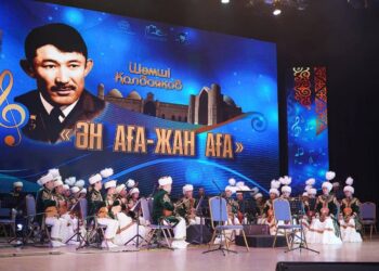 Түркістандық өнерпаздар тараздық көрерменге Шәмші әндерінен тарту жасады