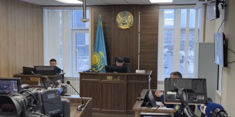 Блогер Жанабыловтар отбасының ісі бойынша сот тыңдауы басталды