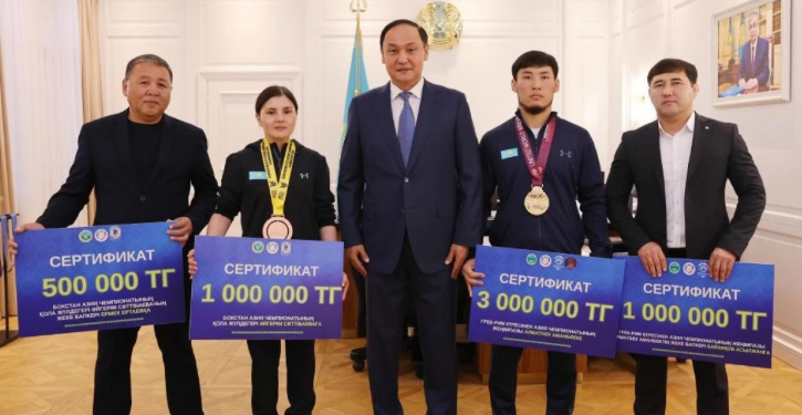 Ербол Қарашөкеев Азия чемпионатының жүлдегерлеріне құрмет көрсетті