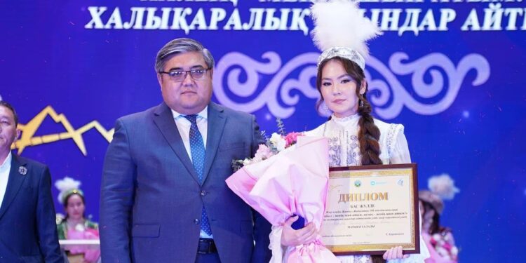 18 жасар жамбылдық ақын Жанерке Қамбар халықаралық айтыста топ жарды