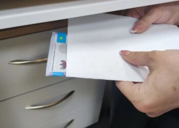 Салық органдары бухгалтерлерді тексереді – Қазақстанда «конверттегі жалақыға» бақылау күшейтілуде