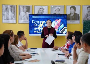 Таразда отбасын қолдау орталықтарының баспасөз хатшыларына оқыту семинары өтті