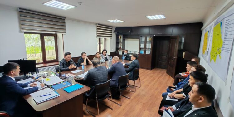 Ветеринария басқармасының басшысы ҮЕҰ және БАҚ өкілдерімен кездесті