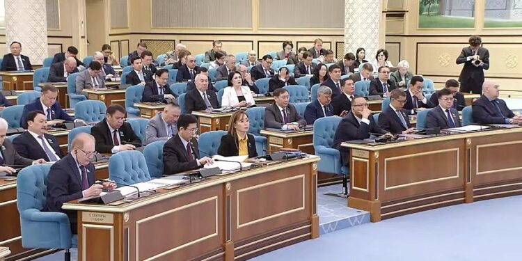 «Қазақстан Халық Кеңесі туралы» заң жобасы бірінші оқылымда қабылданды