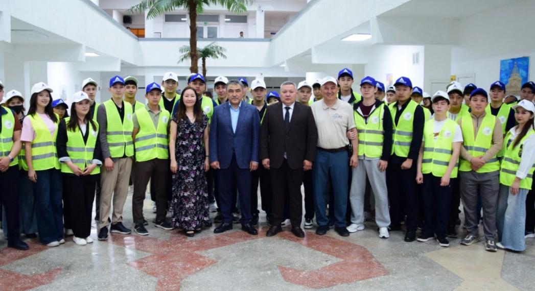 ҚазҰСШИУ жастары министрмен еркін форматта сұхбаттасты