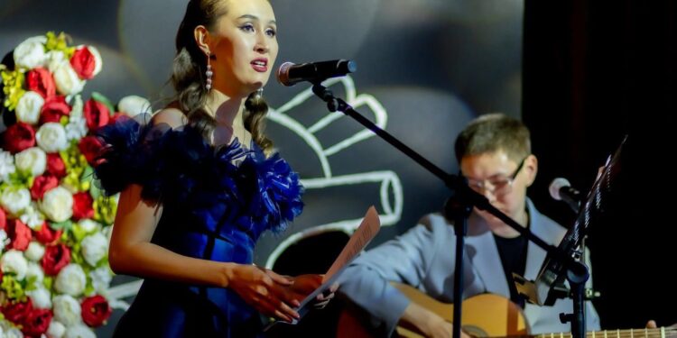 “Біз сағынған көктем”: Таразда “Avangard” поэтикалық жобасының жетінші кеші өтті