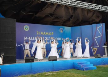 Жамбылда мәдениет және өнер қызметкерлерінің мерейі асқақтады