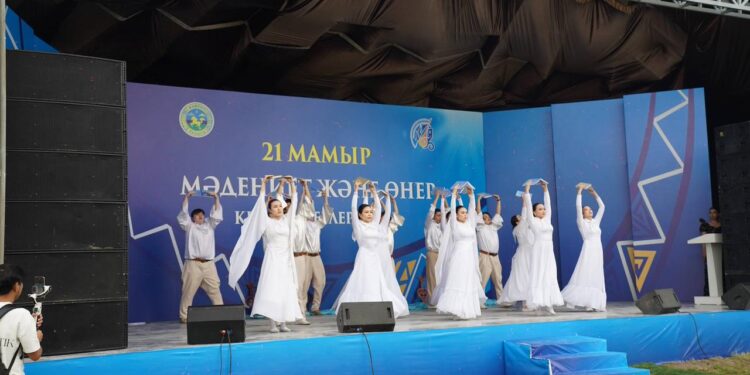 Жамбылда мәдениет және өнер қызметкерлерінің мерейі асқақтады